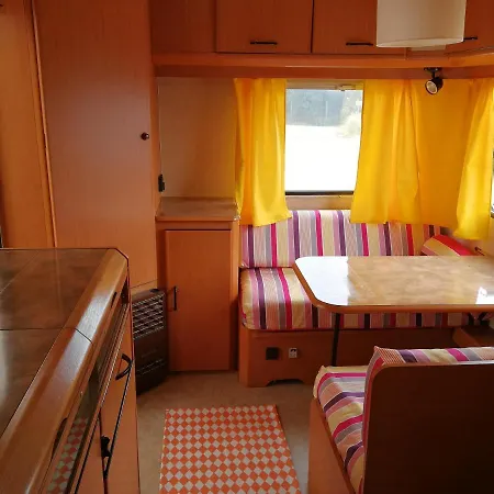 Camping De La مكان تخييم 2*