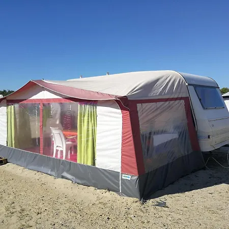 Camping De La مكان تخييم